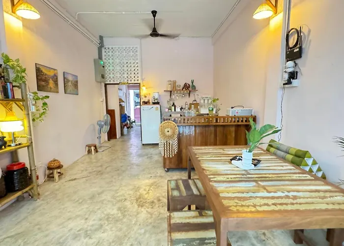 Baan Yentafo - Pink House 2nd Floor Hostel