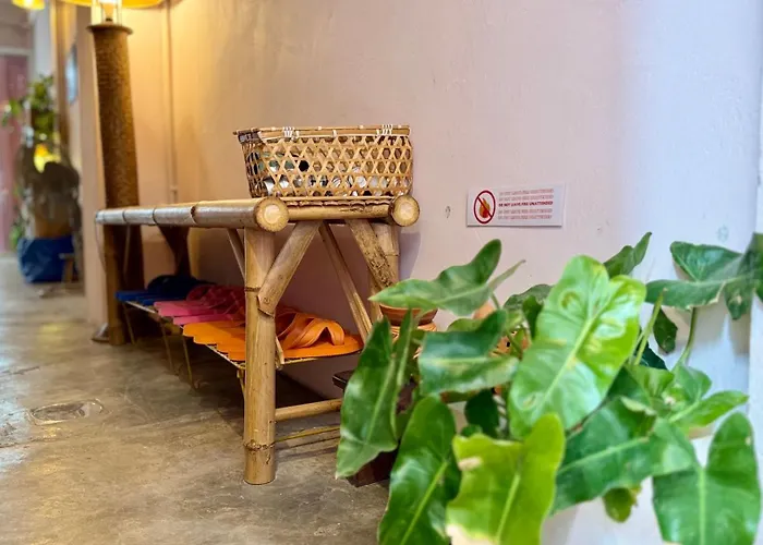 Baan Yentafo - Pink House 2nd Floor Hostel