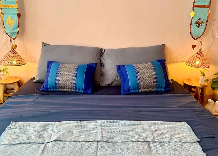 Baan Yentafo - Pink House 2nd Floor Hostel Bangkok