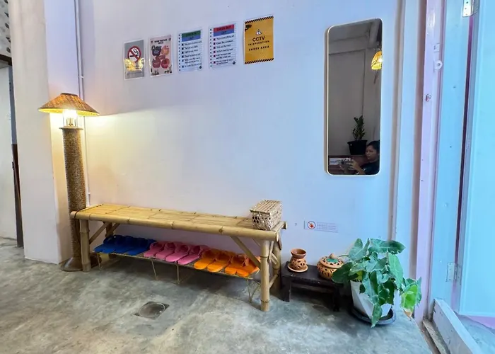 Baan Yentafo - Pink House 2nd Floor Hostel Bangkok